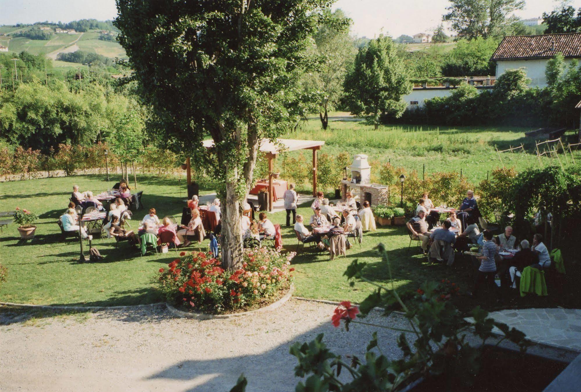 Cascina Rocca - Guest House Castiglione Falletto Exteriér fotografie